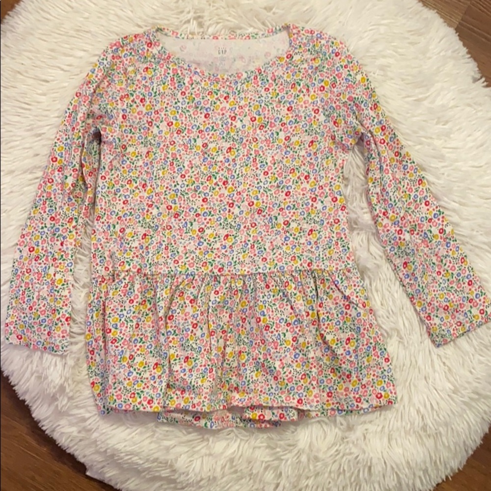 Long sleeve top.